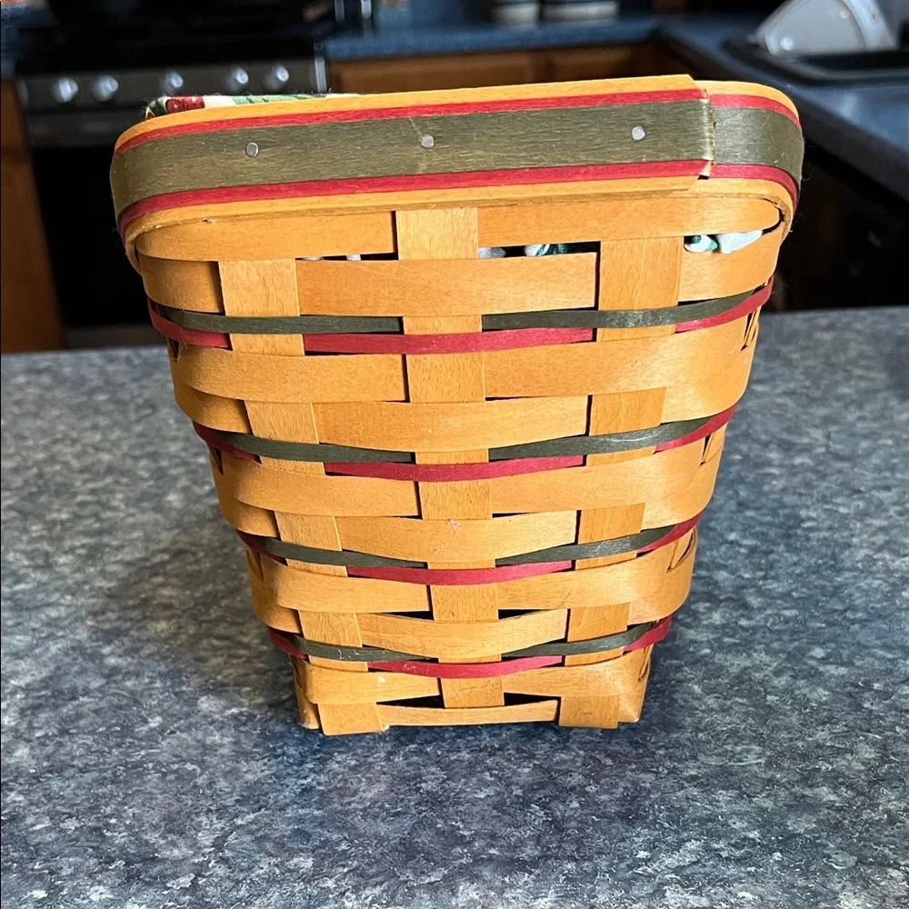 Longaberger Festive Woven sleigh Basket with Holiday Liner